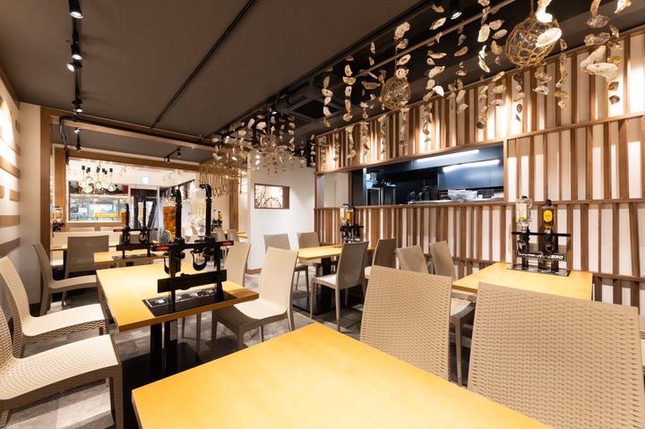 牡蠣とレモンの店内